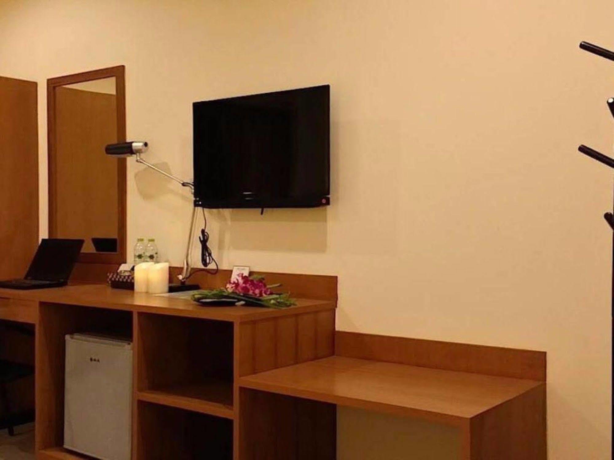 Lita Place Рой Ет Екстериор снимка